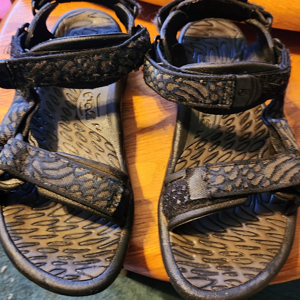 Men's TEVA velcro sandals size 10